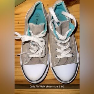 Girls AirWalk sneakers size 2.5